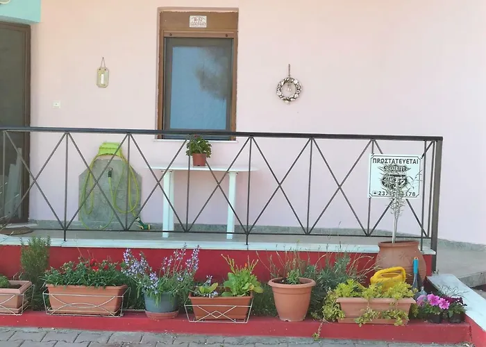 Dafni's 50 Meters From The Appartement Gerakini